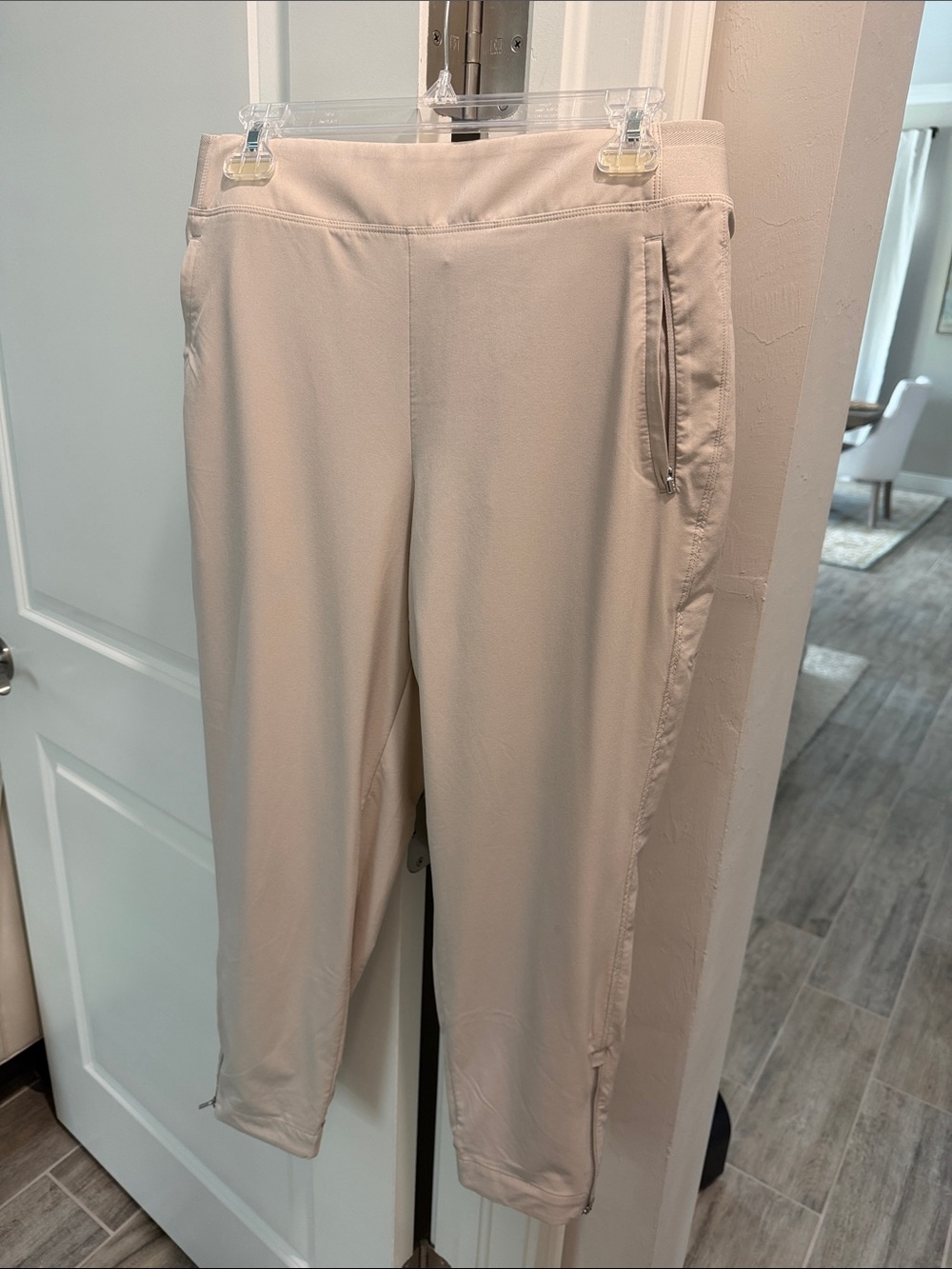 Women's Athleta Brooklyn Joggers Beige Active Zip-Cuff Pants